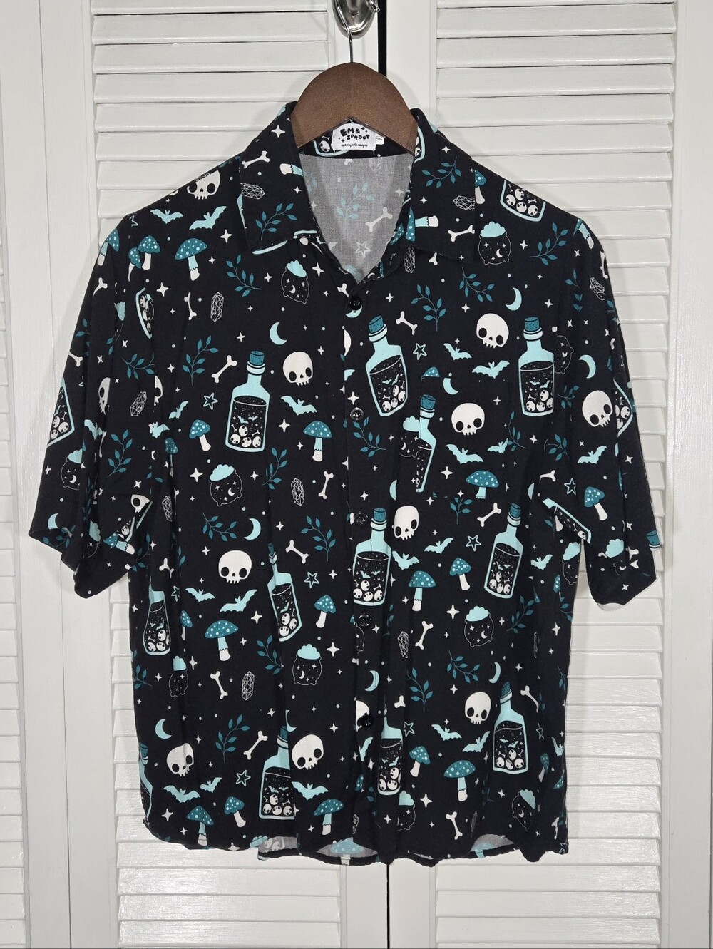 Em & Sprout Witchy Potion Bottle Button Down Shorter Hemline Shirt Sz XL